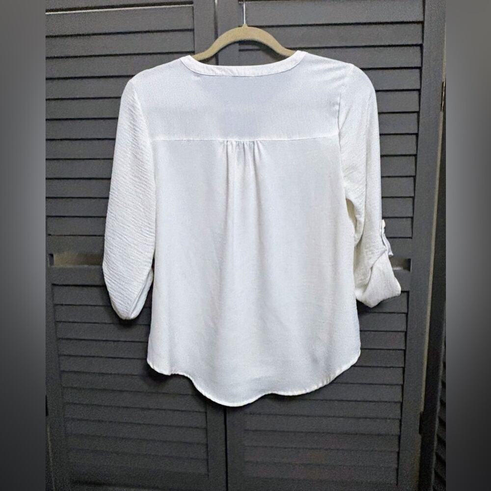 Maurice's Soft White V-neck Three Quarter Length Convertible Sleeve Blouse Sz. S - Picture 4 of 4